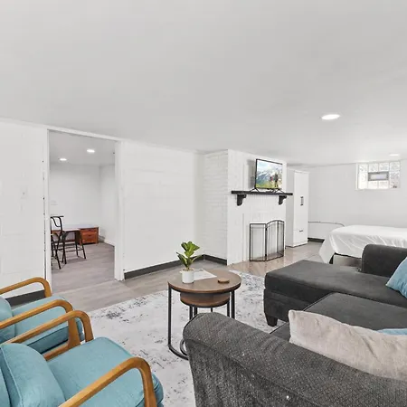 Cozy Speedway Basement Villa